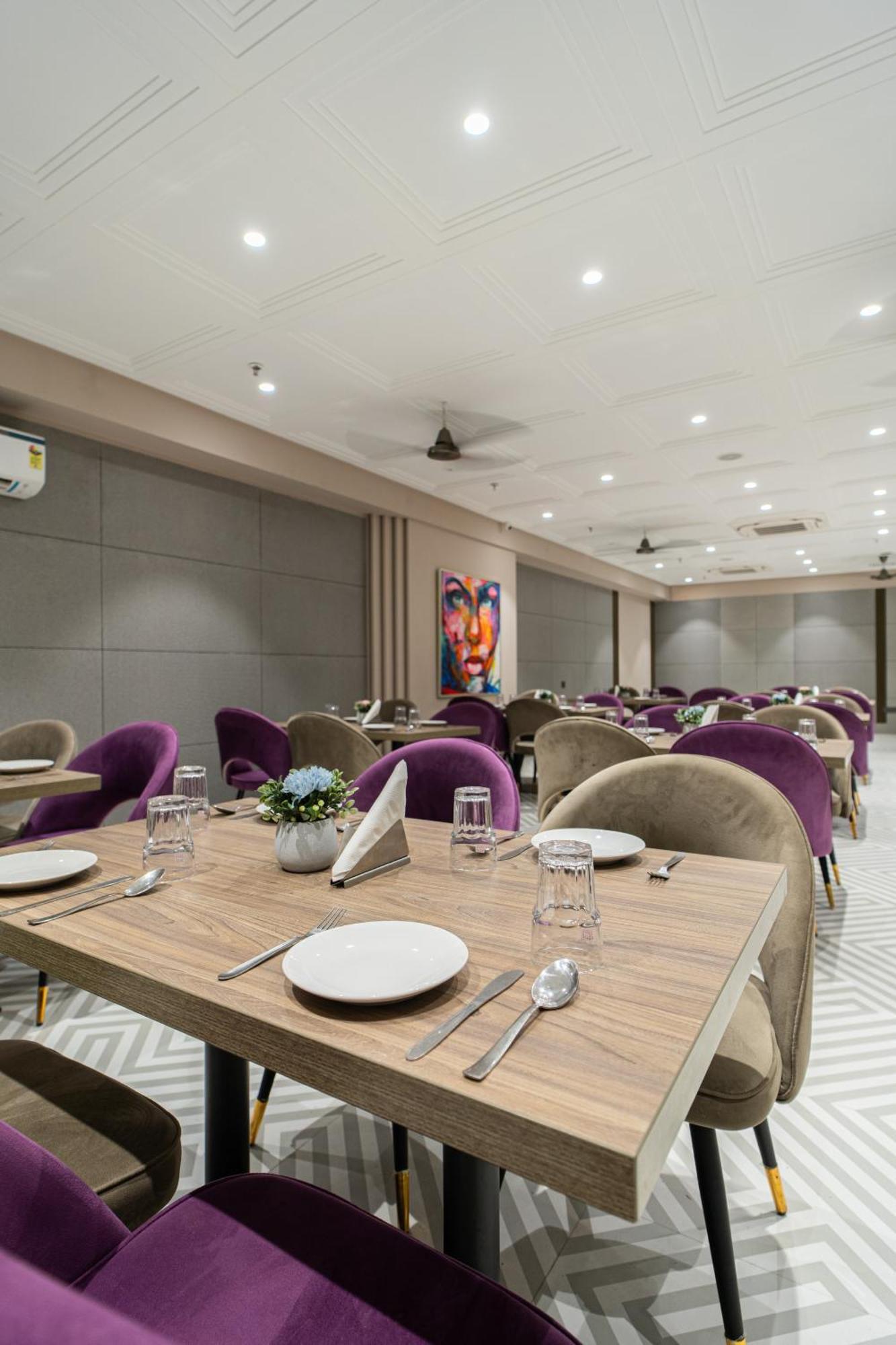 Hotel Sunstar Grand Делі Екстер'єр фото