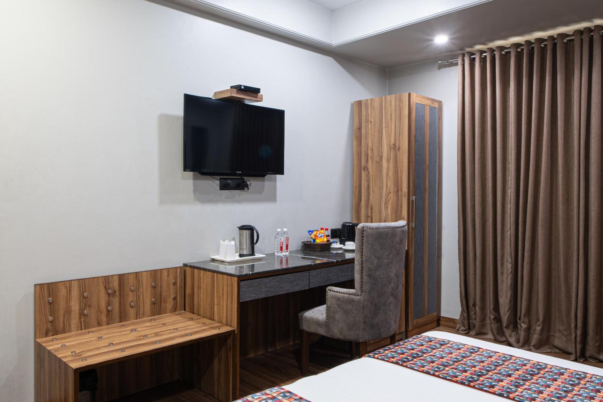 Hotel Sunstar Grand Делі Екстер'єр фото