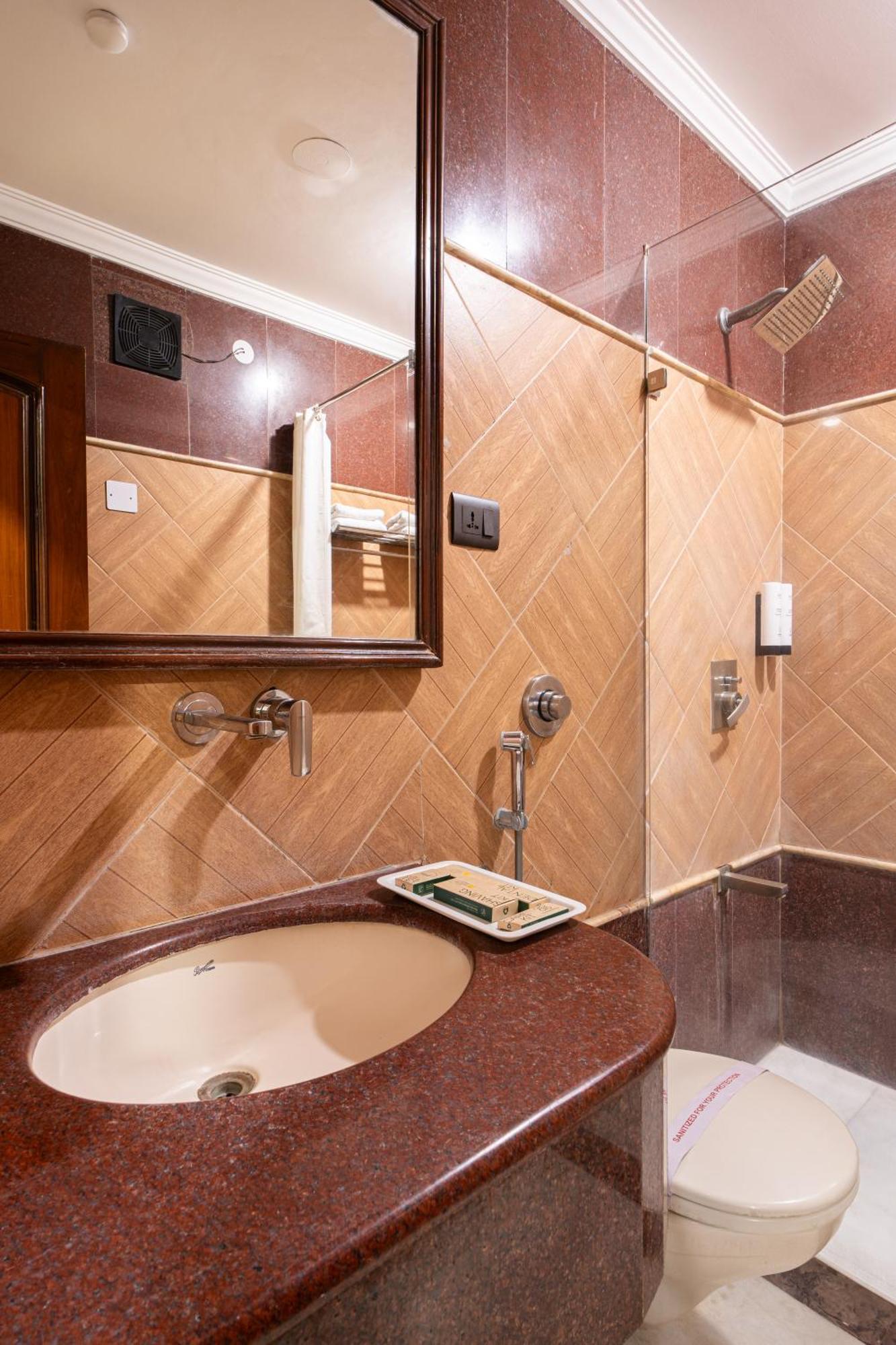 Hotel Sunstar Grand Делі Екстер'єр фото