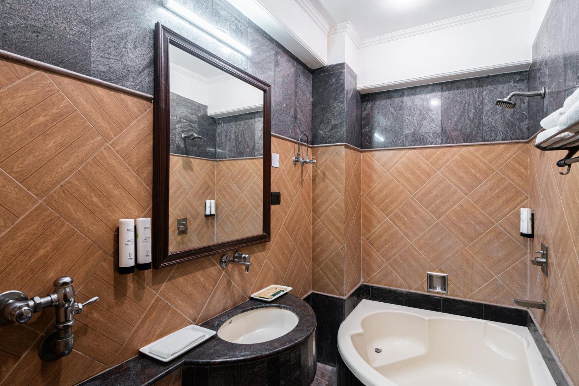 Hotel Sunstar Grand Делі Екстер'єр фото