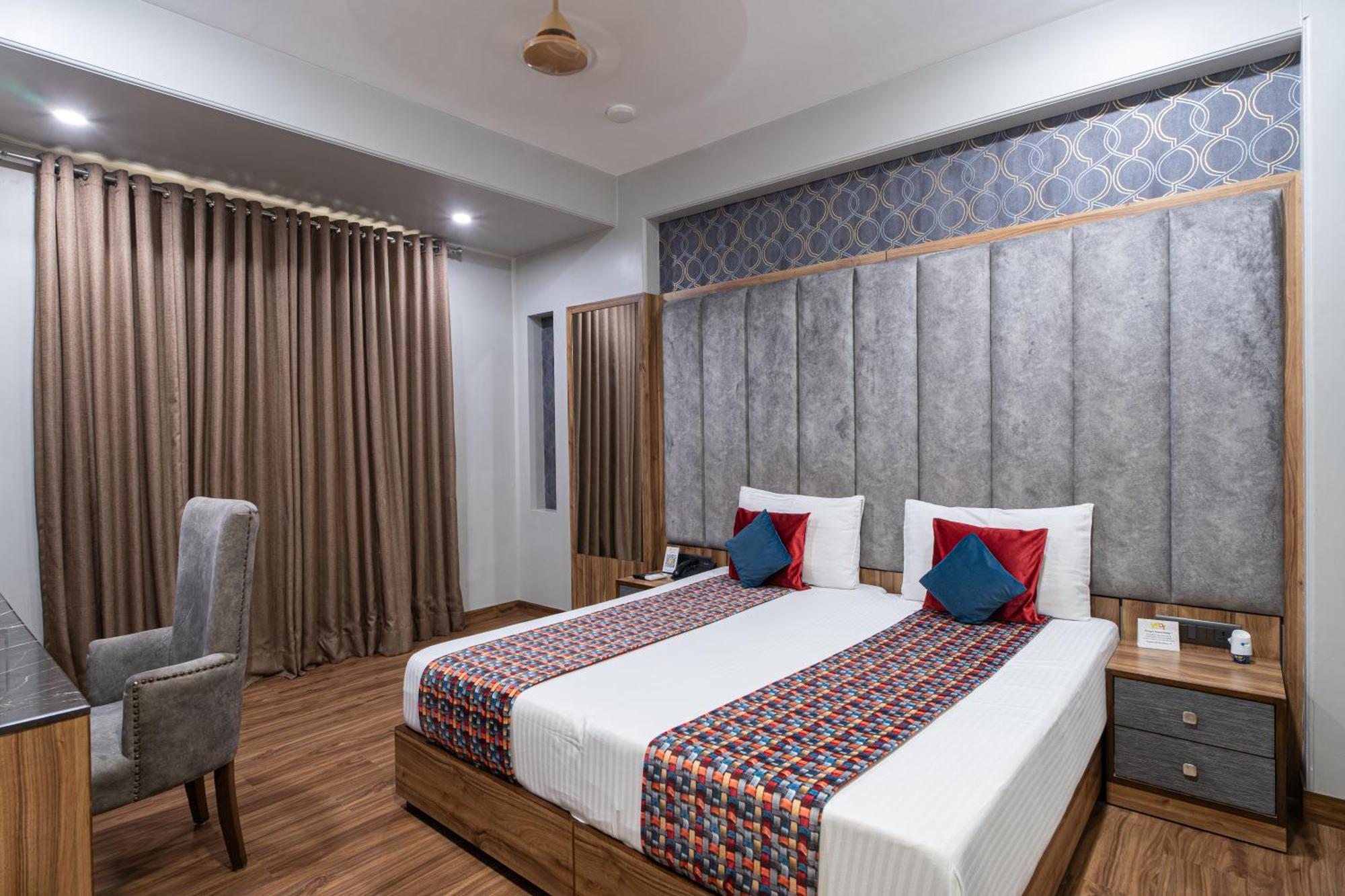 Hotel Sunstar Grand Делі Екстер'єр фото