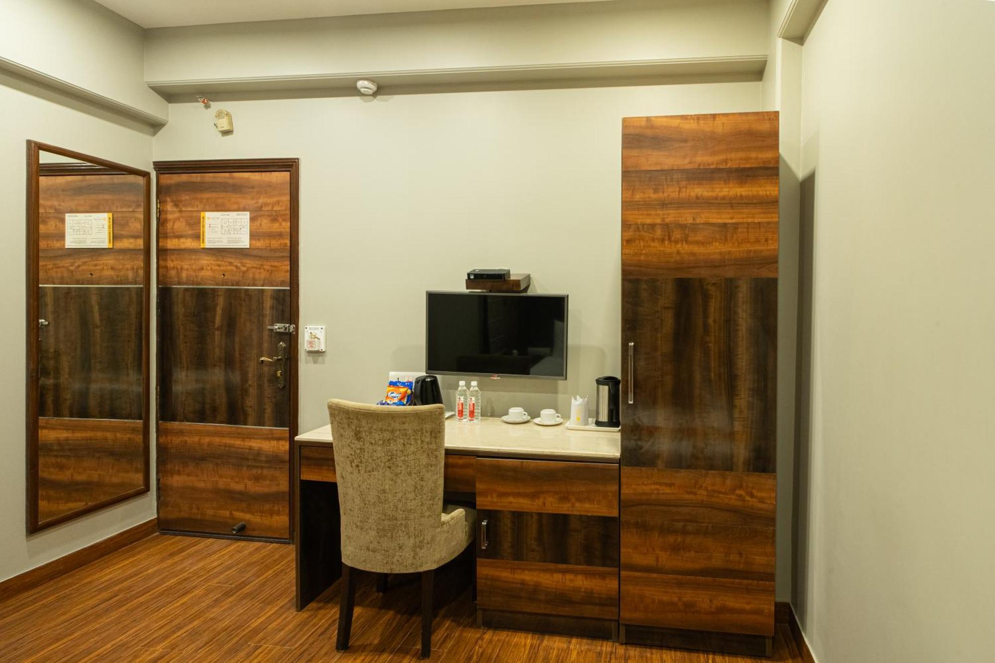 Hotel Sunstar Grand Делі Екстер'єр фото