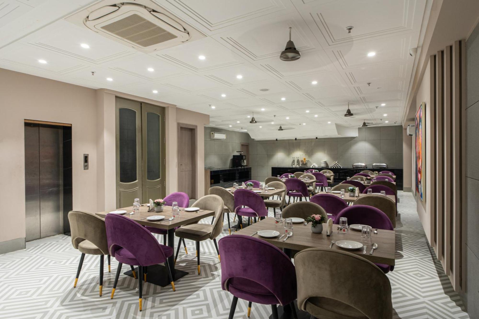 Hotel Sunstar Grand Делі Екстер'єр фото