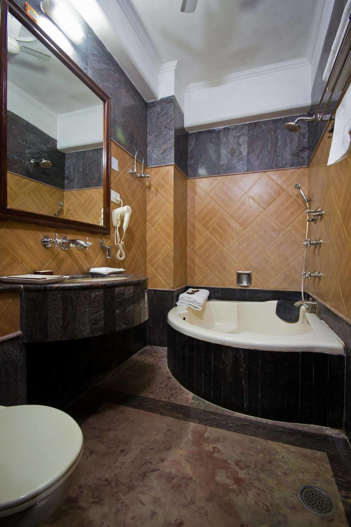 Hotel Sunstar Grand Делі Екстер'єр фото