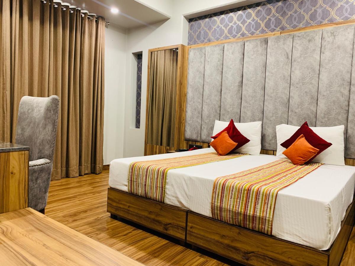 Hotel Sunstar Grand Делі Екстер'єр фото